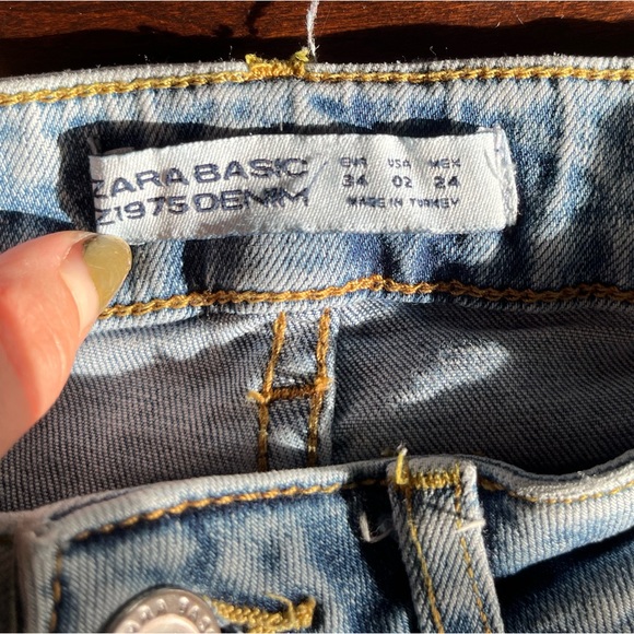 Zara Floral Ripped Jean - Picture 4 of 4